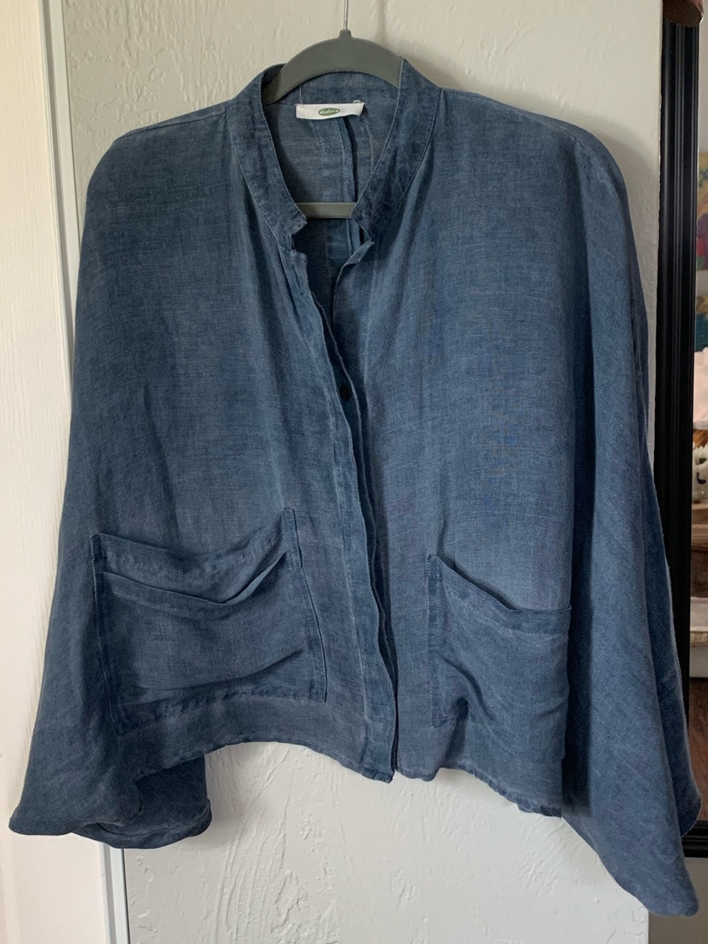 Lightweight Blue Linen Jacket with Front Pockets